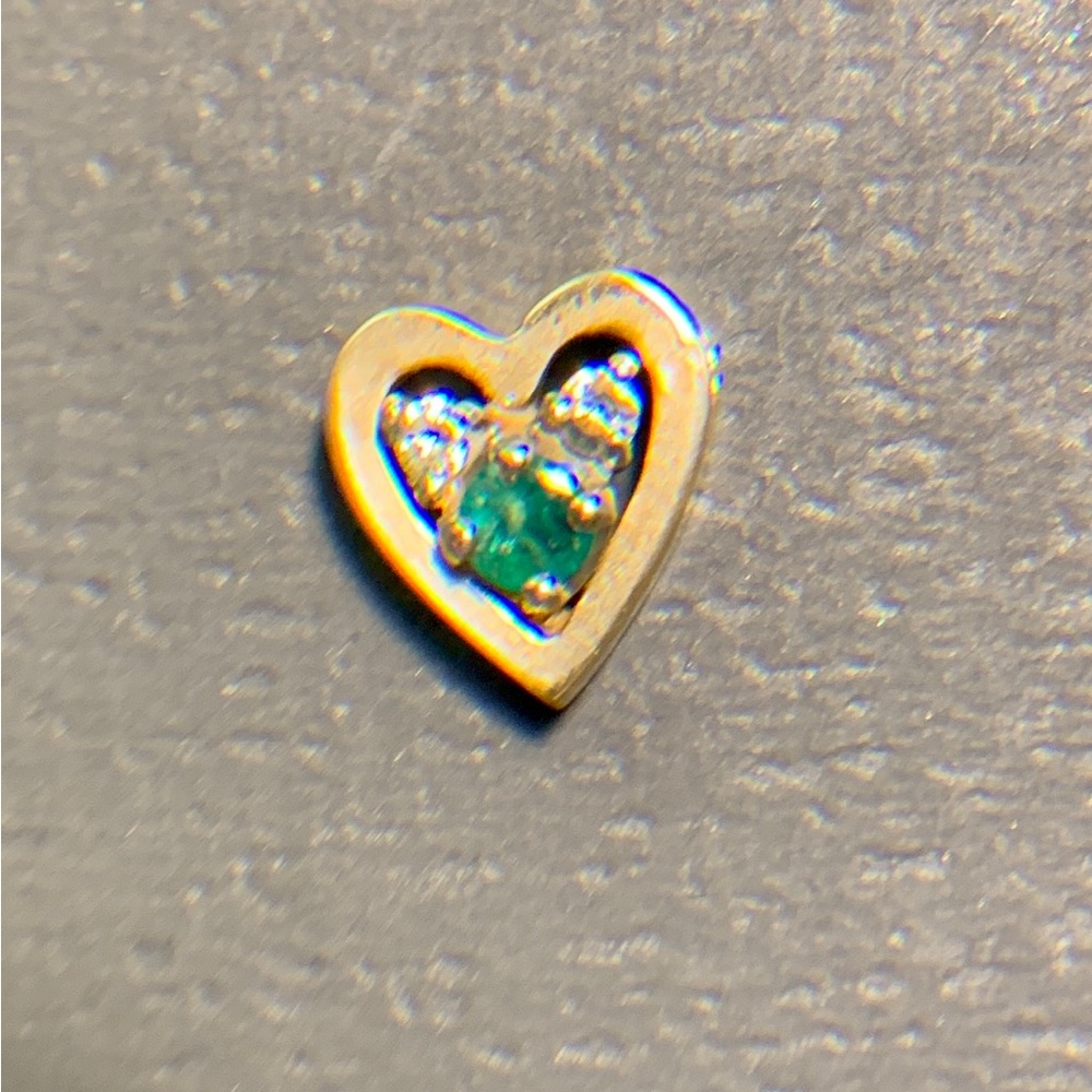Gold Pendant with Emerald and 2 diamonds